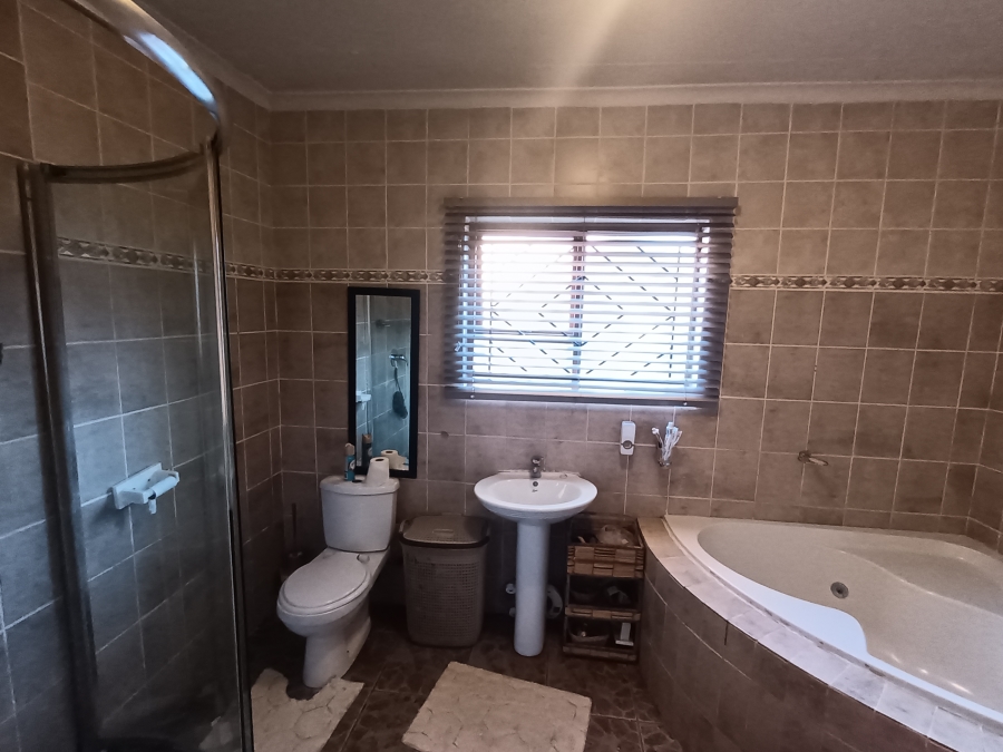 4 Bedroom Property for Sale in Vista Park Free State